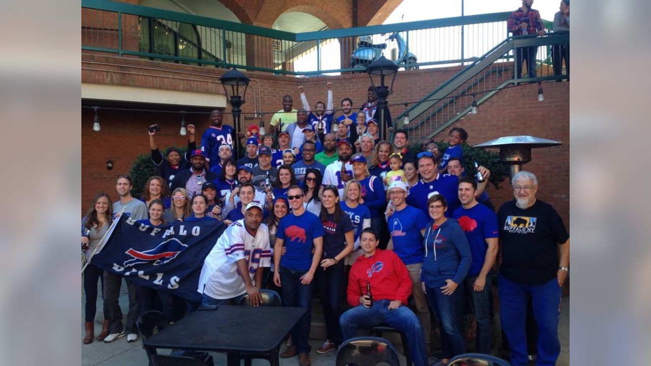 Bills fans together for an Atlanta club group photo